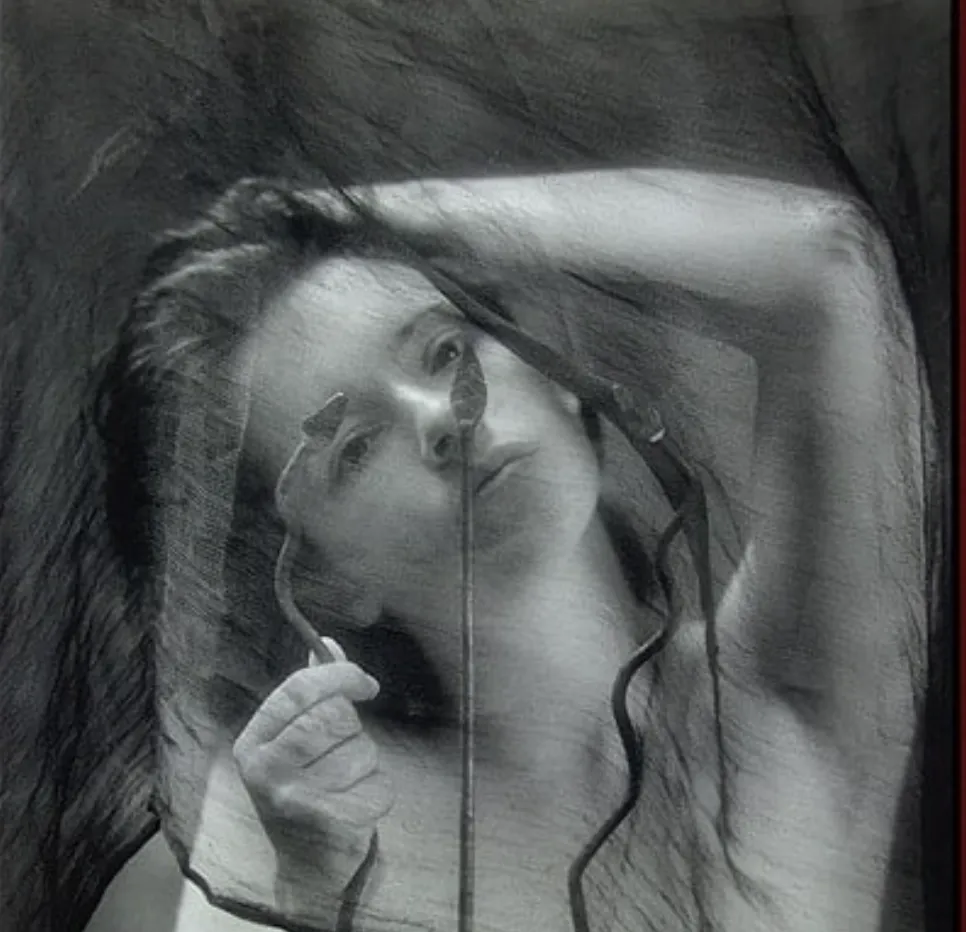 Mario Cravo Neto - Lua Diana - 1997 - Assinada no verso - Gelatina de prata com viragem em selênio - 100 x 100 cm - Ed. 3 2/15.