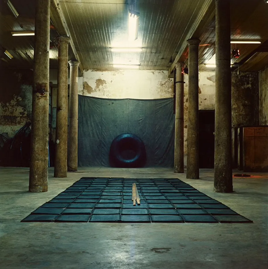 Mario Cravo Neto - Sem título - 1983 - Pigmento mineral sobre papel algodão - 90 x 90 cm - Ed. 10.