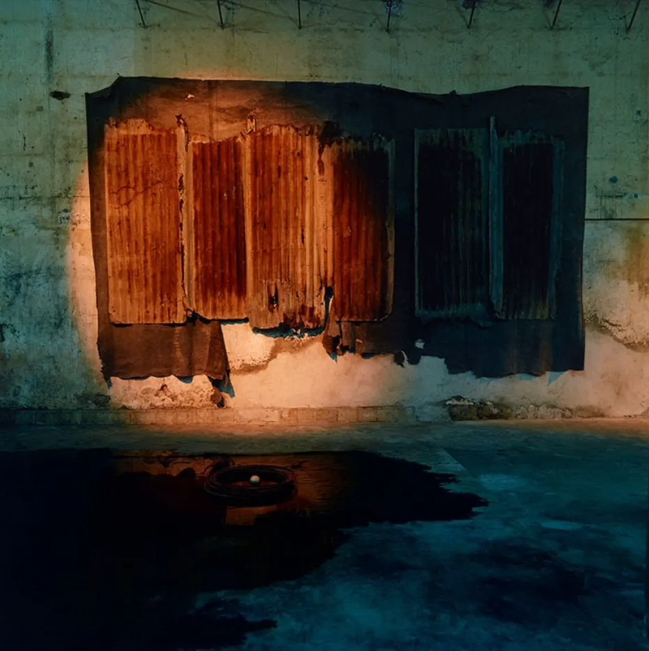 Mario Cravo Neto - Sem título - 1983 - Cartão de assinatura no verso - Pigmento mineral sobre papel algodão - 90 x 90 cm - 01/10.