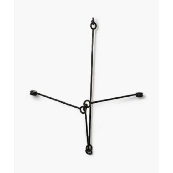 José Resende - Crucificação - 1997 - Ferro e betume - 100 x 80 x 35 cm.