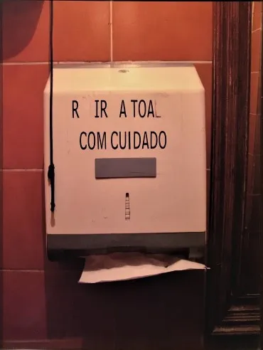 Rir a toa com cuidado